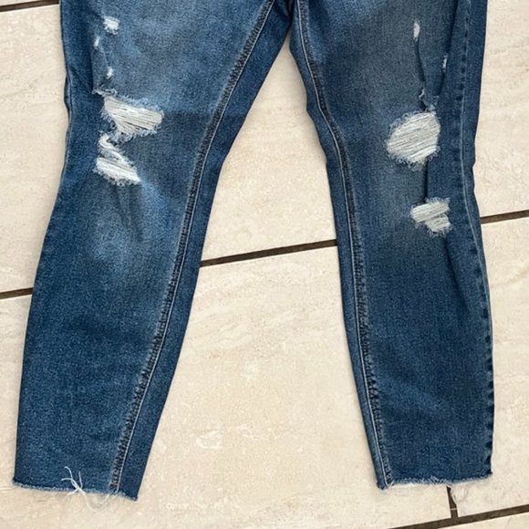 Old Navy Mid rise Rockstar Jeans - Picture 4 of 5